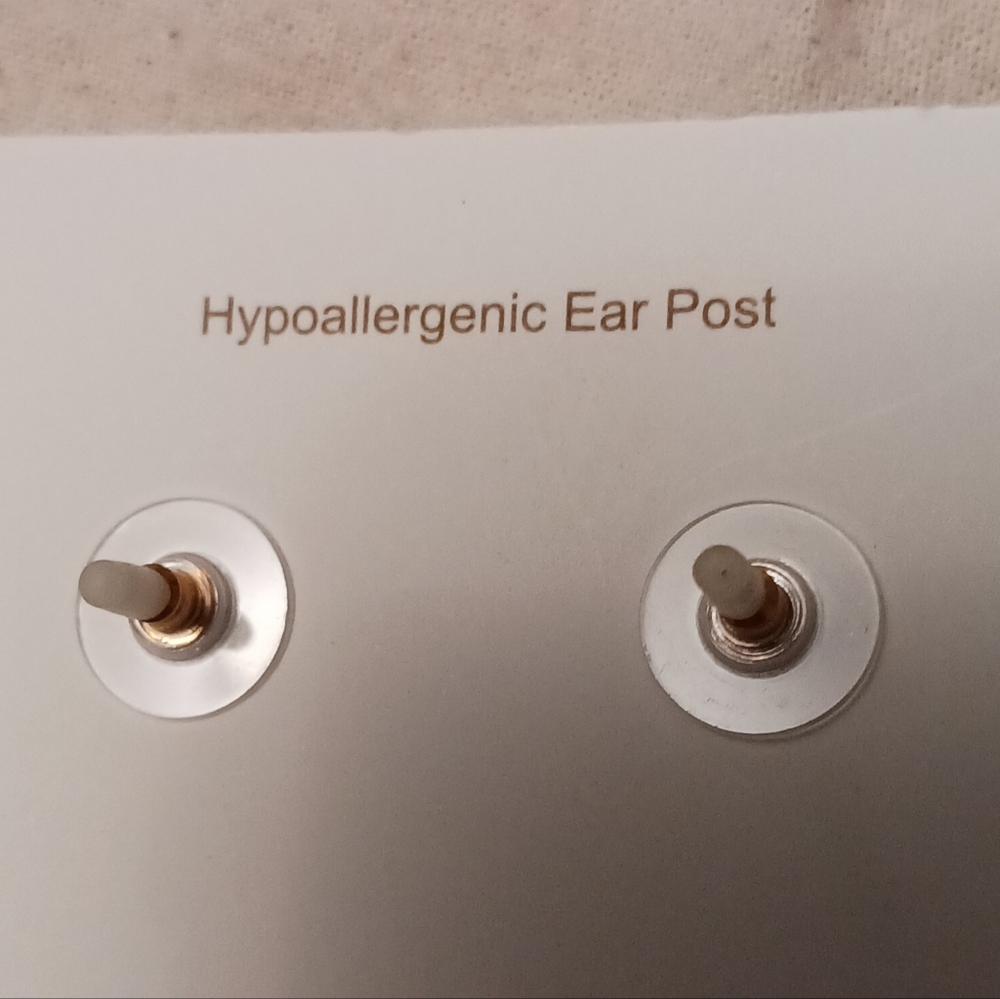 J. Crew Green/Gold Postback Earrings! Hypo Allergy! New With Dusty!✨️ - Picture 4 of 5